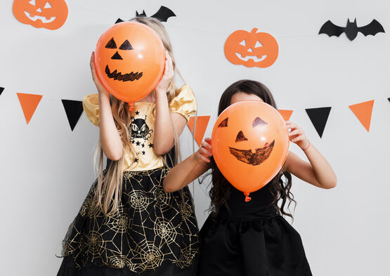 Distribution de bonbons par les commerçants pour Halloween