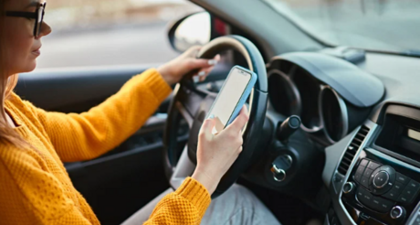 Au volant, on regarde la route, pas ses notification