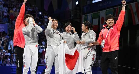 Félicitations aux athlètes japonais d'escrime
