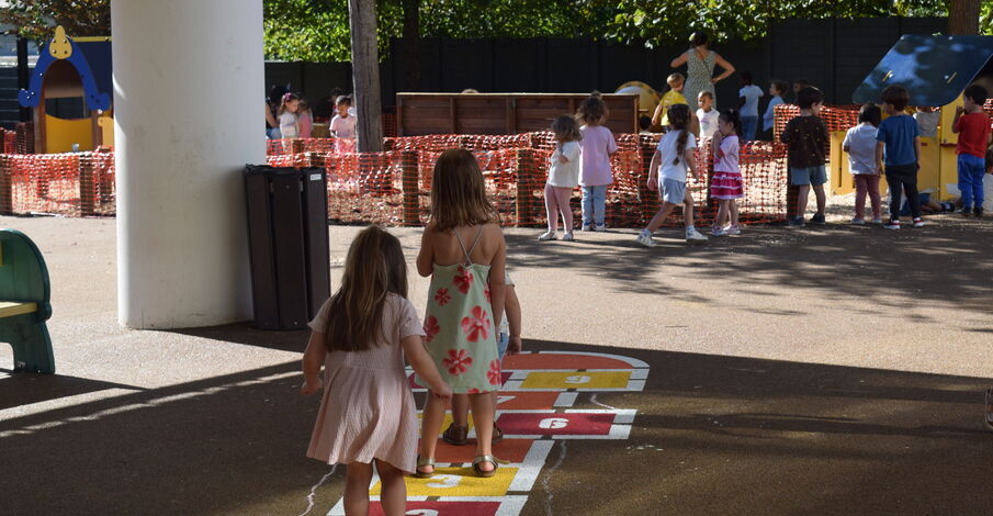 Fontaine Grelot : une cour d'école qui s'adapte aux défis de demain !