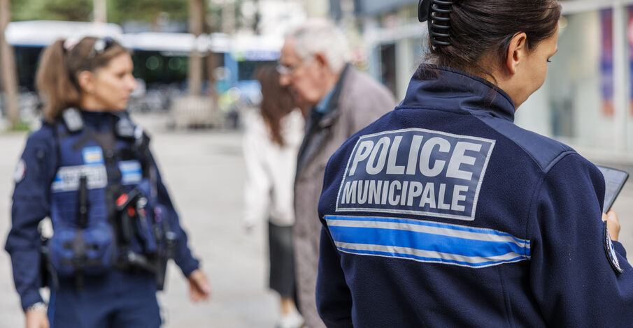 Signaler un véhicule en stationnement abusif 