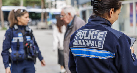 Signaler un véhicule en stationnement abusif