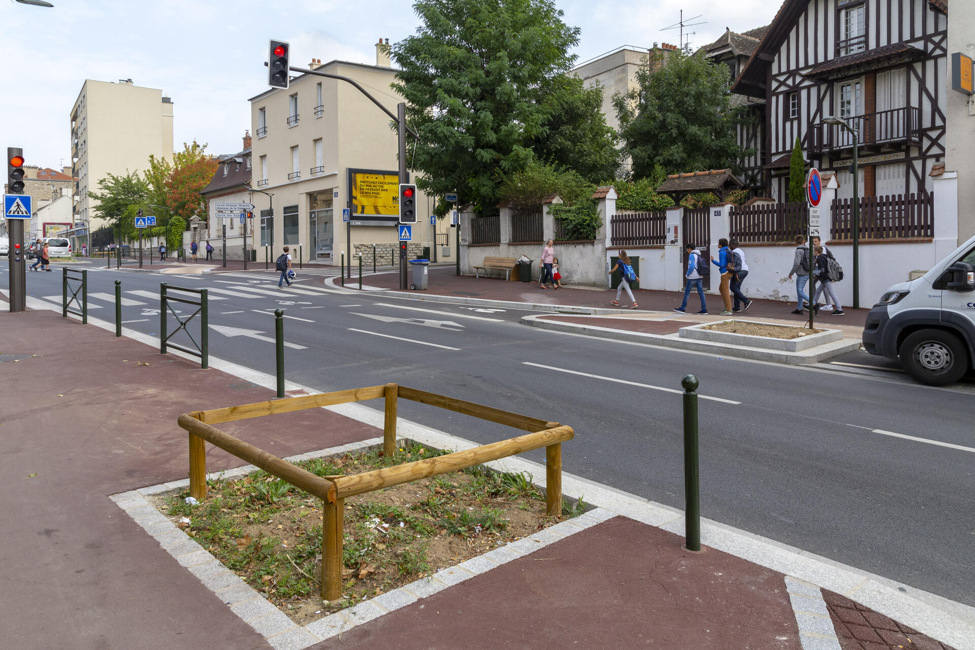 Carrefour bourg la reine adresse